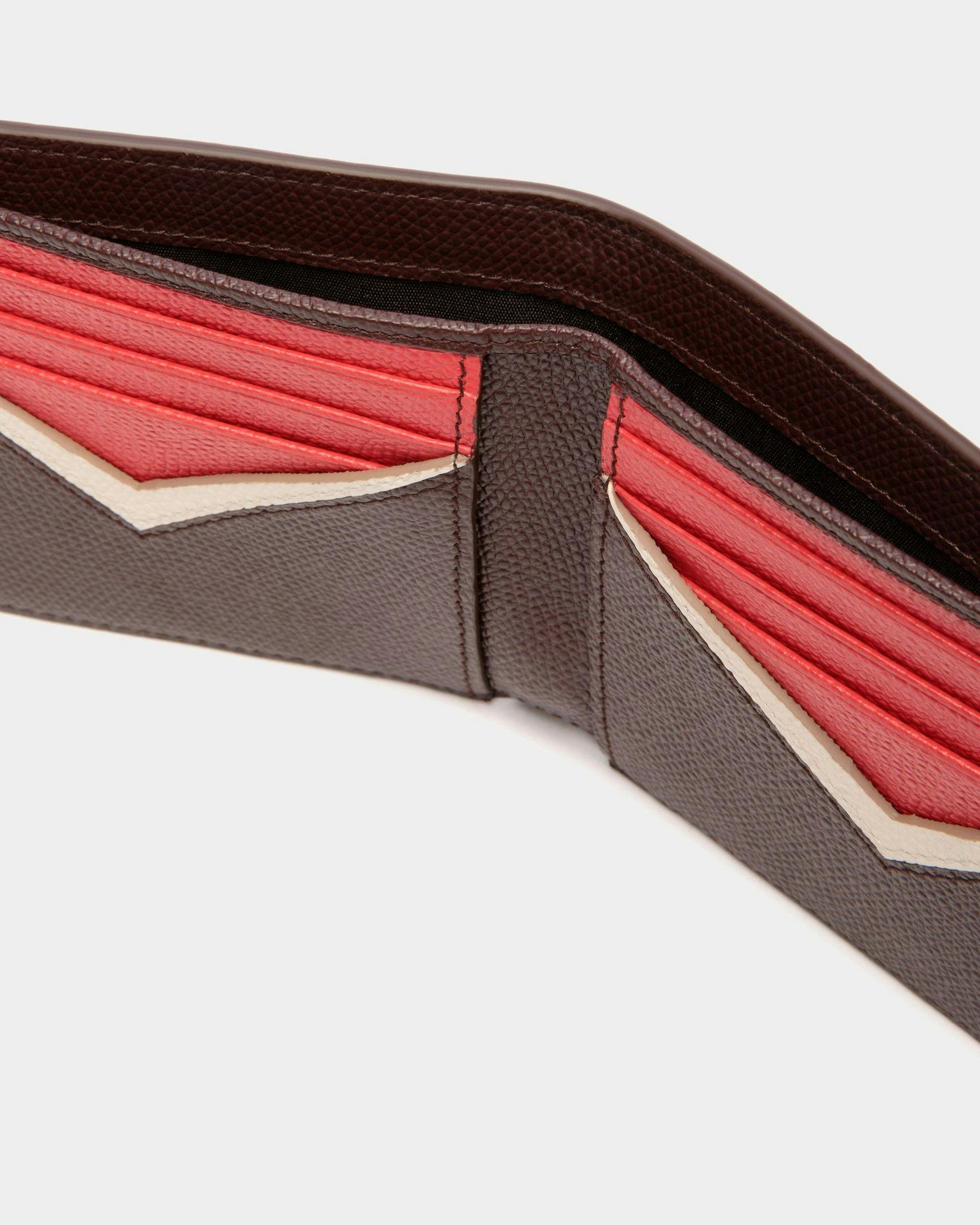 Men's Flag Bifold Wallet In Chestnut Brown Grained Leather | Bally | Still Life Detail