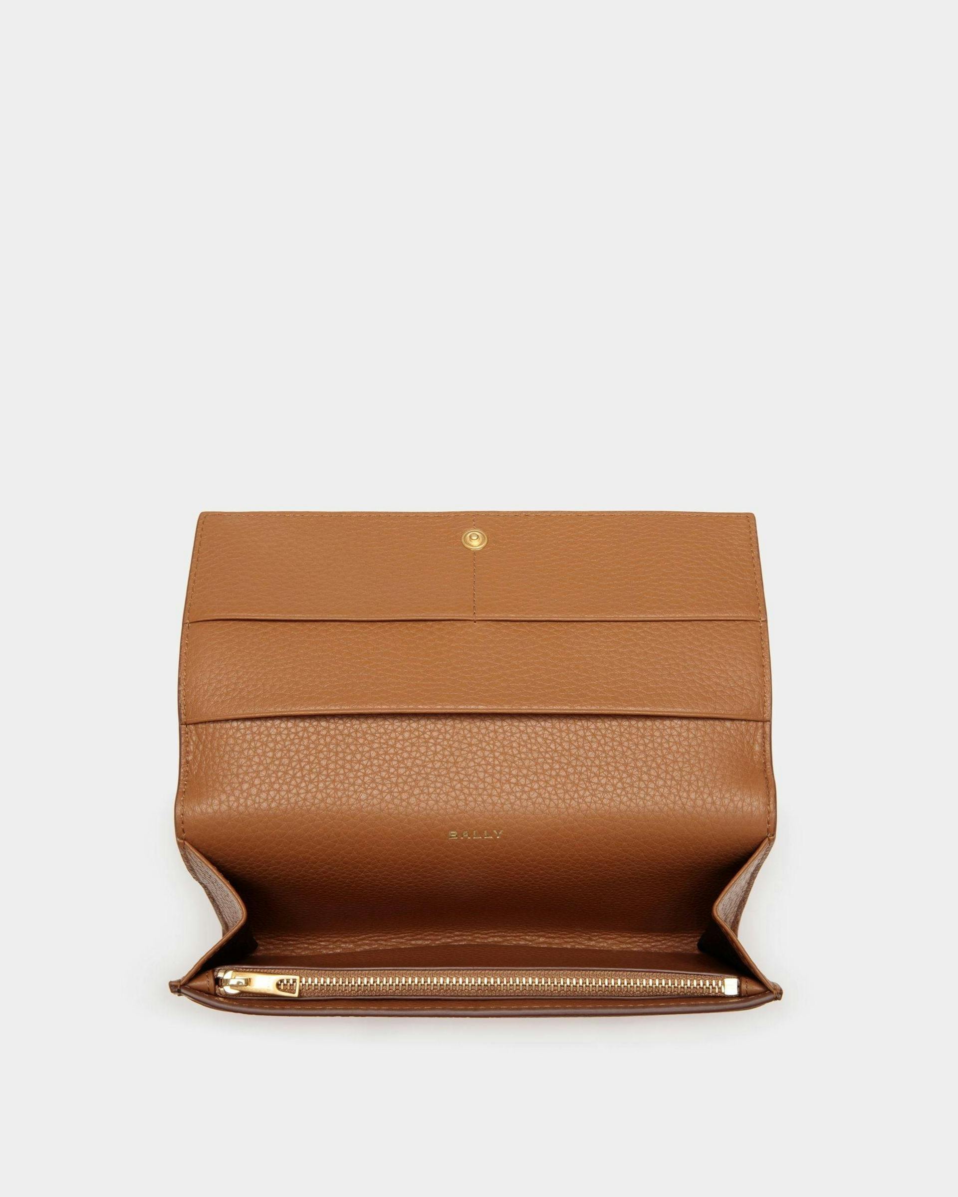 Men's Pennant Continental Wallet In Brown Leather And Tpu | Bally | Still Life Open / Inside