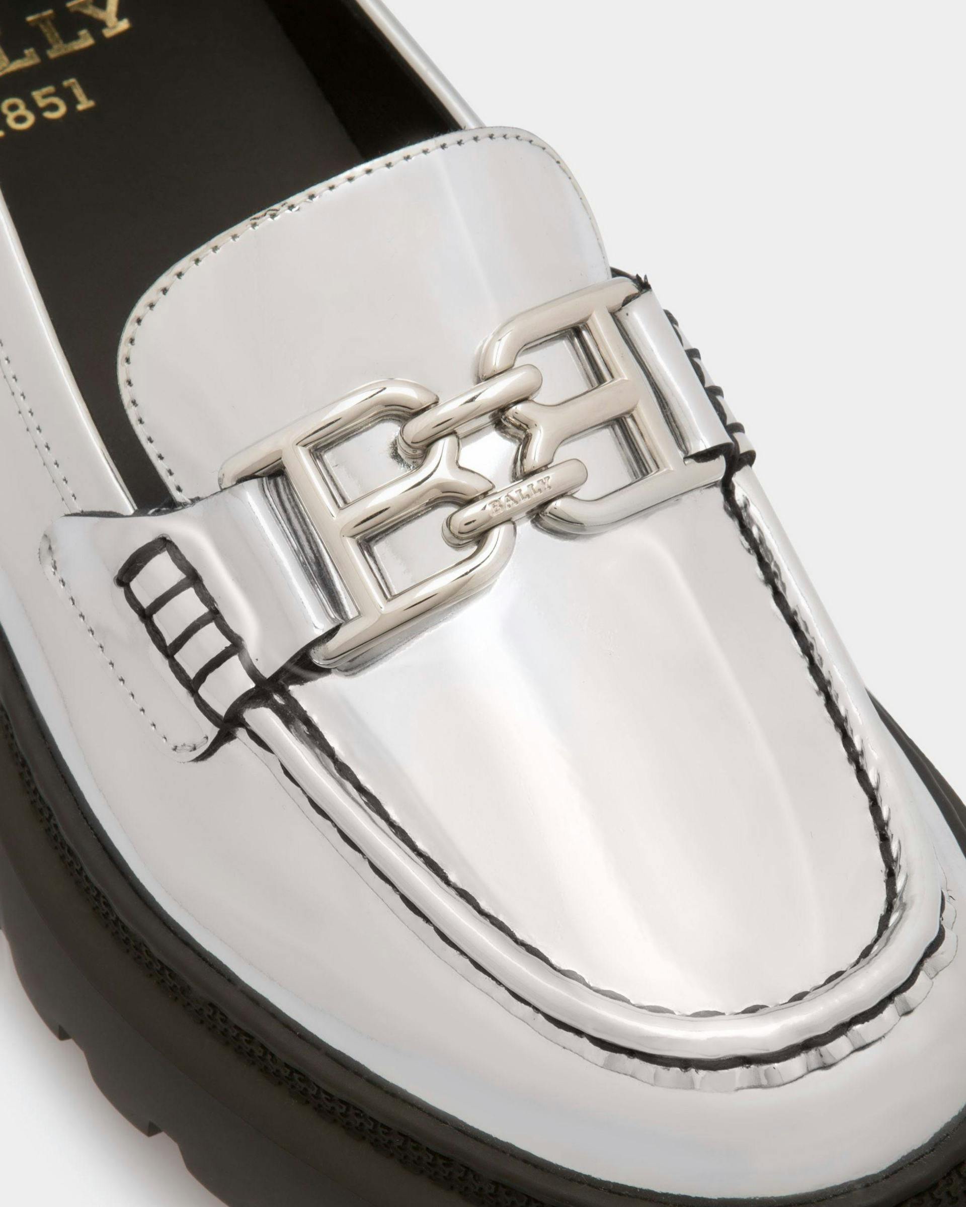 Gioia Flat Leather Moccasins In Silver - Women's - Bally - 03