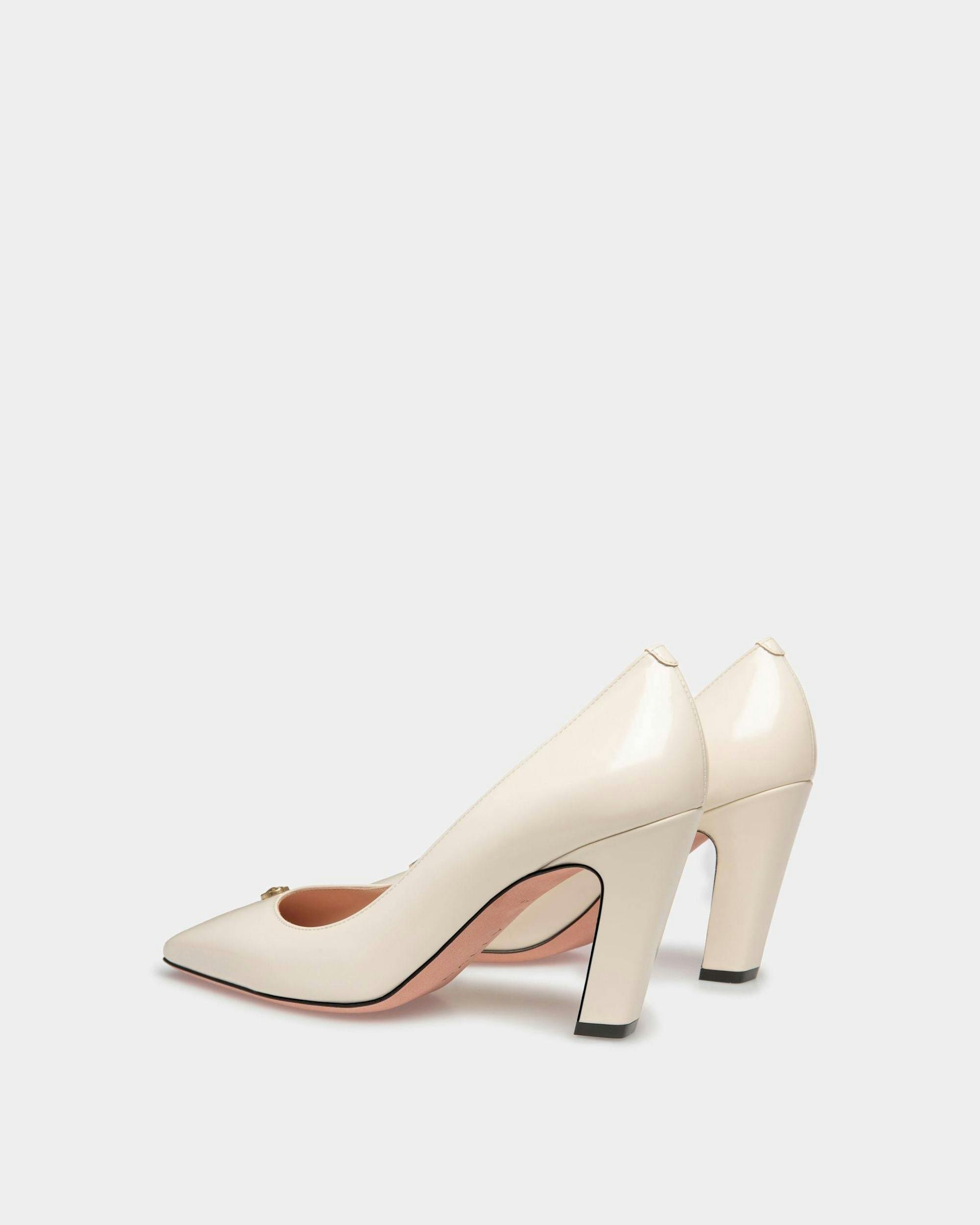 Women's Sylt Pump In White Leather | Bally | Still Life 3/4 Back