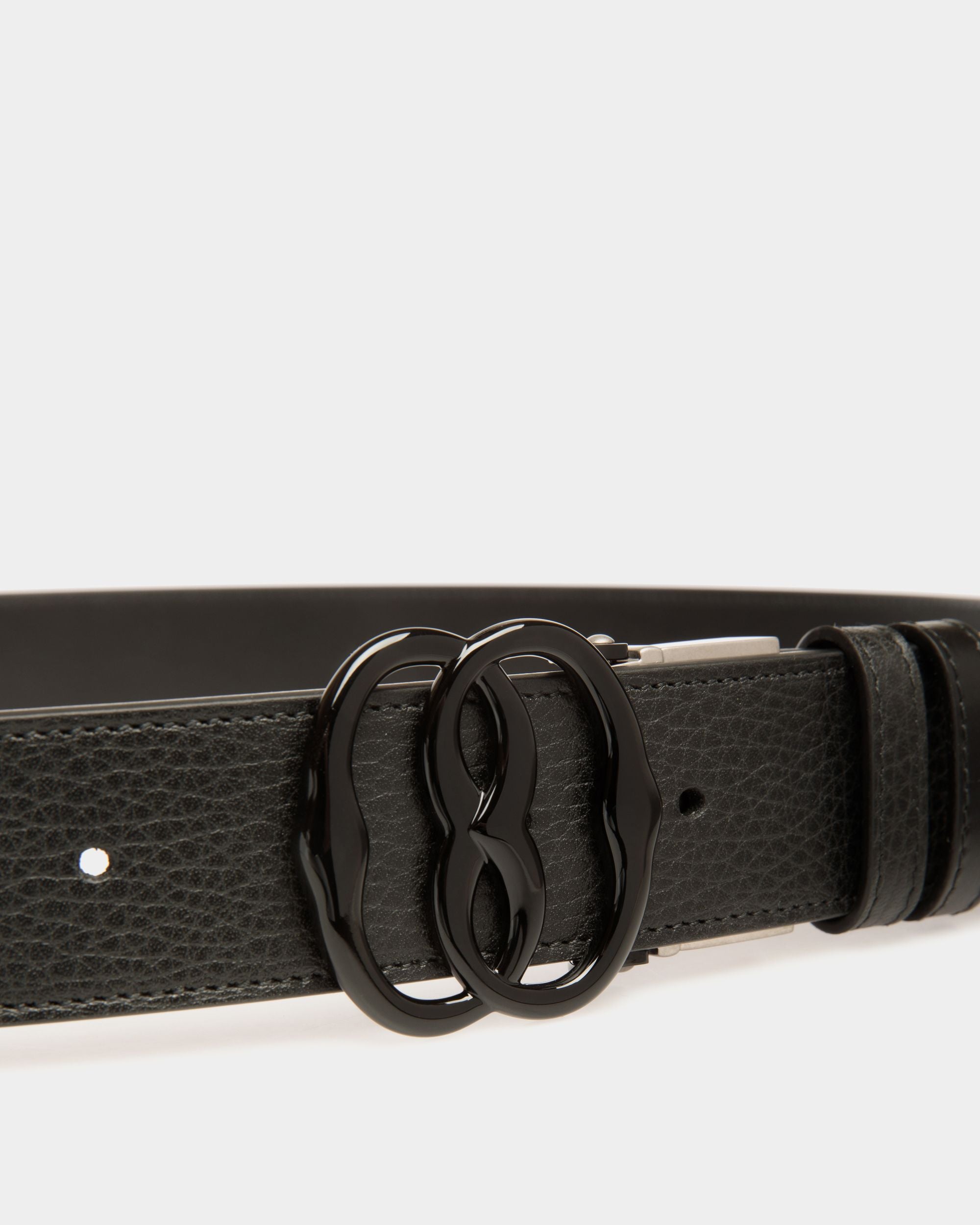 Emblem 35mm Reversible And Adjustable Belt in Black Leather - Men's - Bally - 03