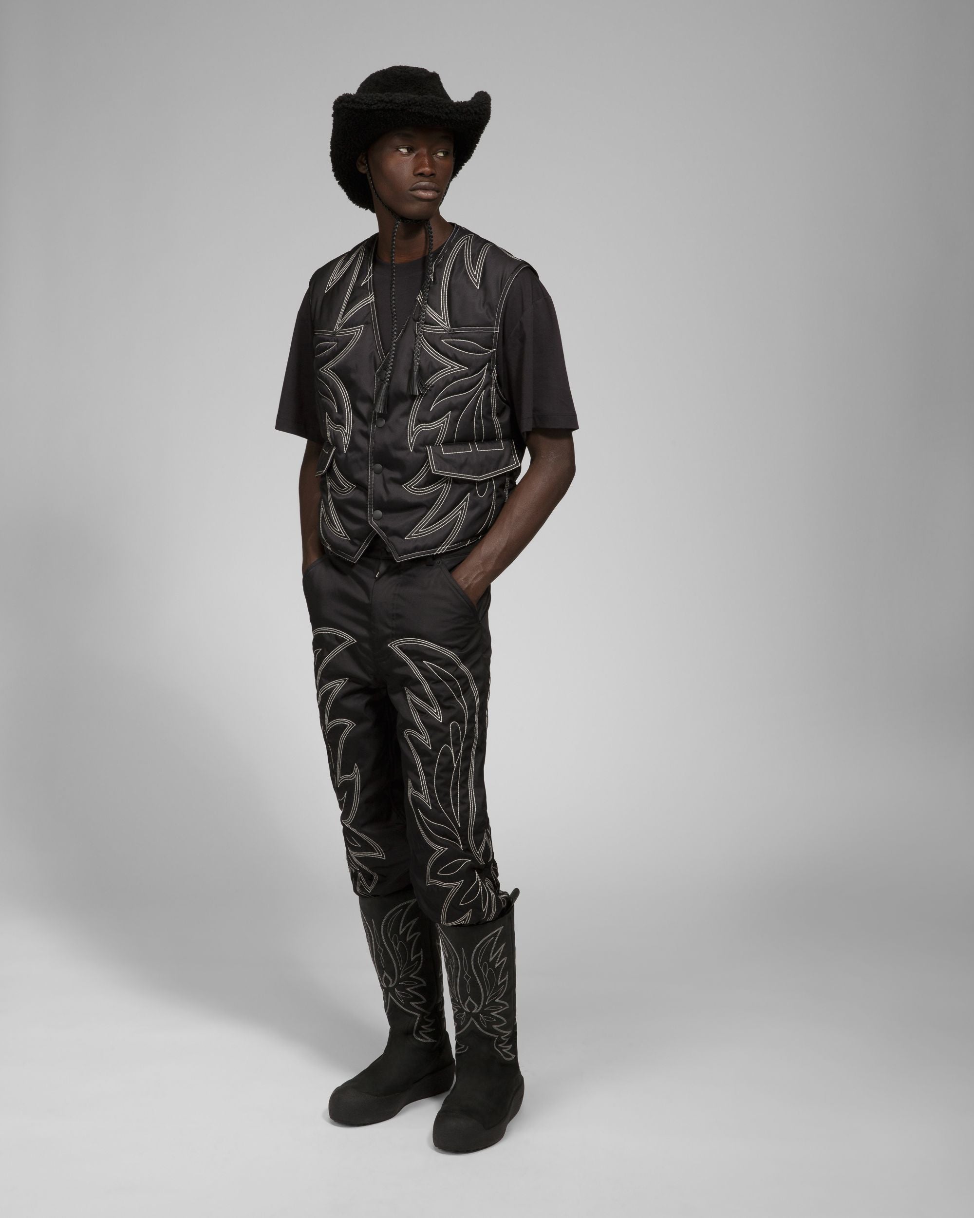 Recycled Nylon Gilet In Black - Men's - Bally - 02