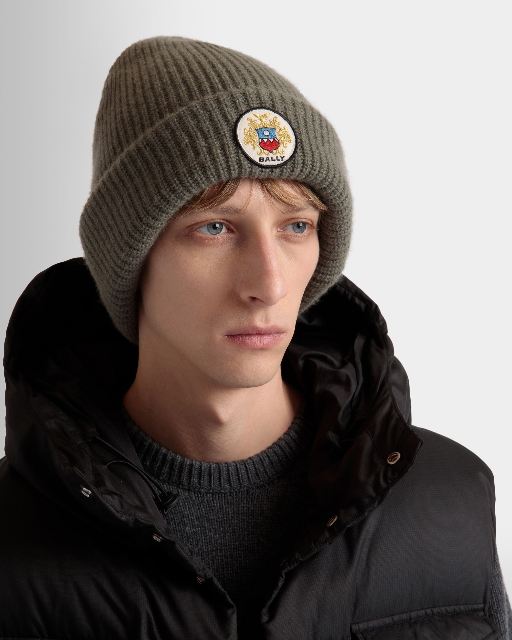 Beanie With Bally Crest Logo In Military Green Cashmere - Men's - Bally - 02