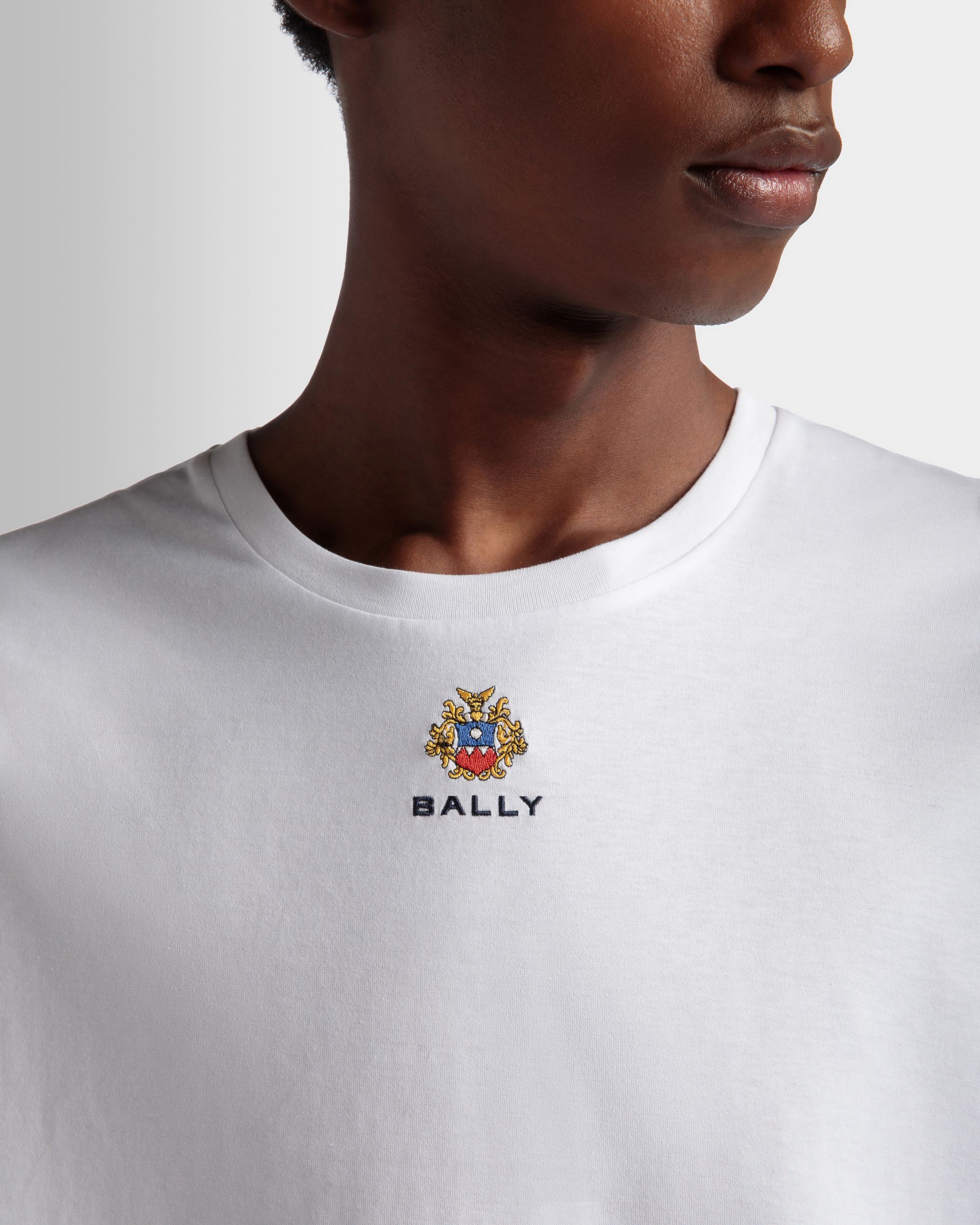 T-Shirt With a Bally Crest Logo In White Cotton - Men's - Bally - 03