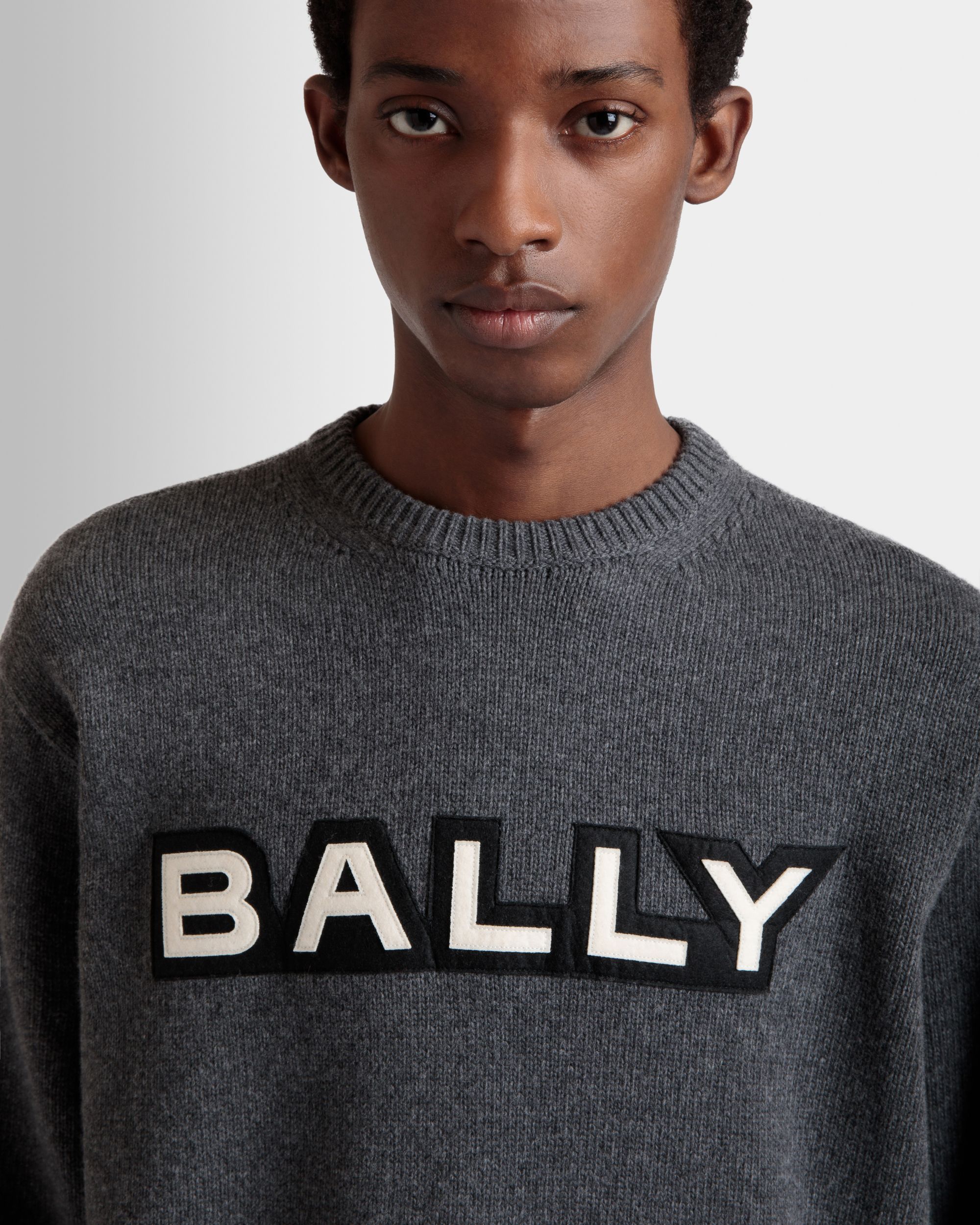 Crewneck Sweater With Logo In Dark Grey Wool - Men's - Bally - 04