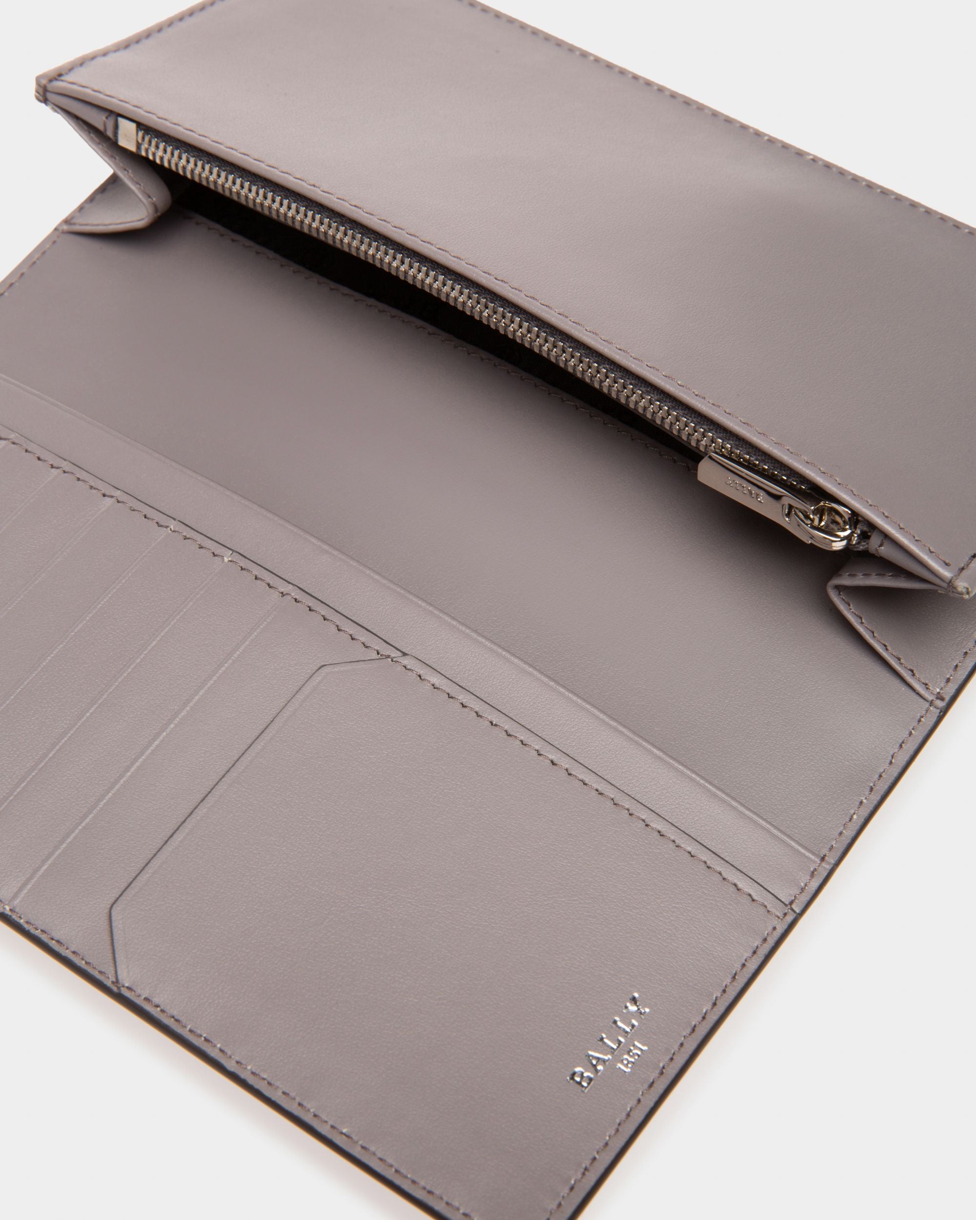 Baliro Leather Continental Wallet In Army Green - Men's - Bally - 04