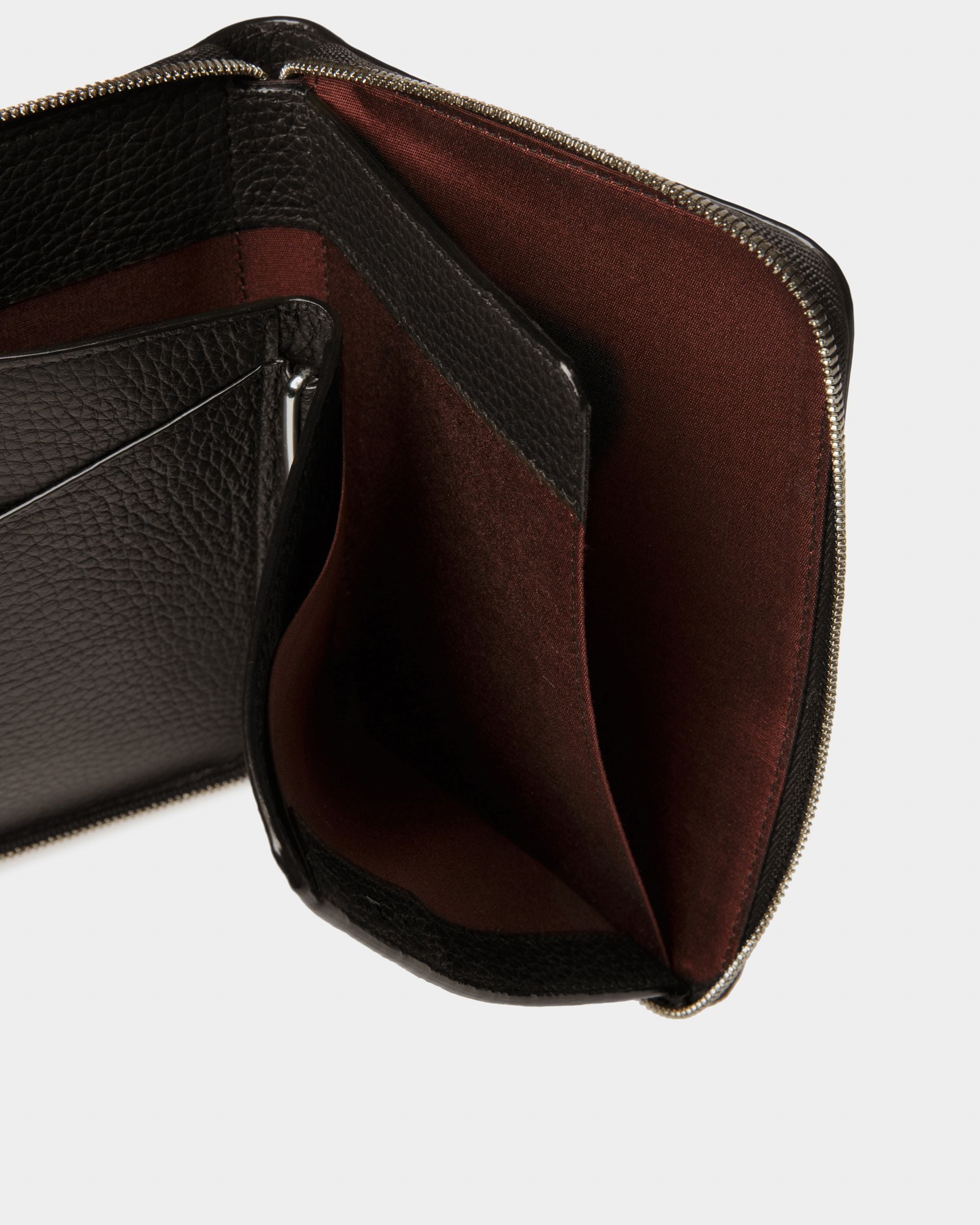 Serwyn Leather Travel Wallet In Black - Men's - Bally - 04
