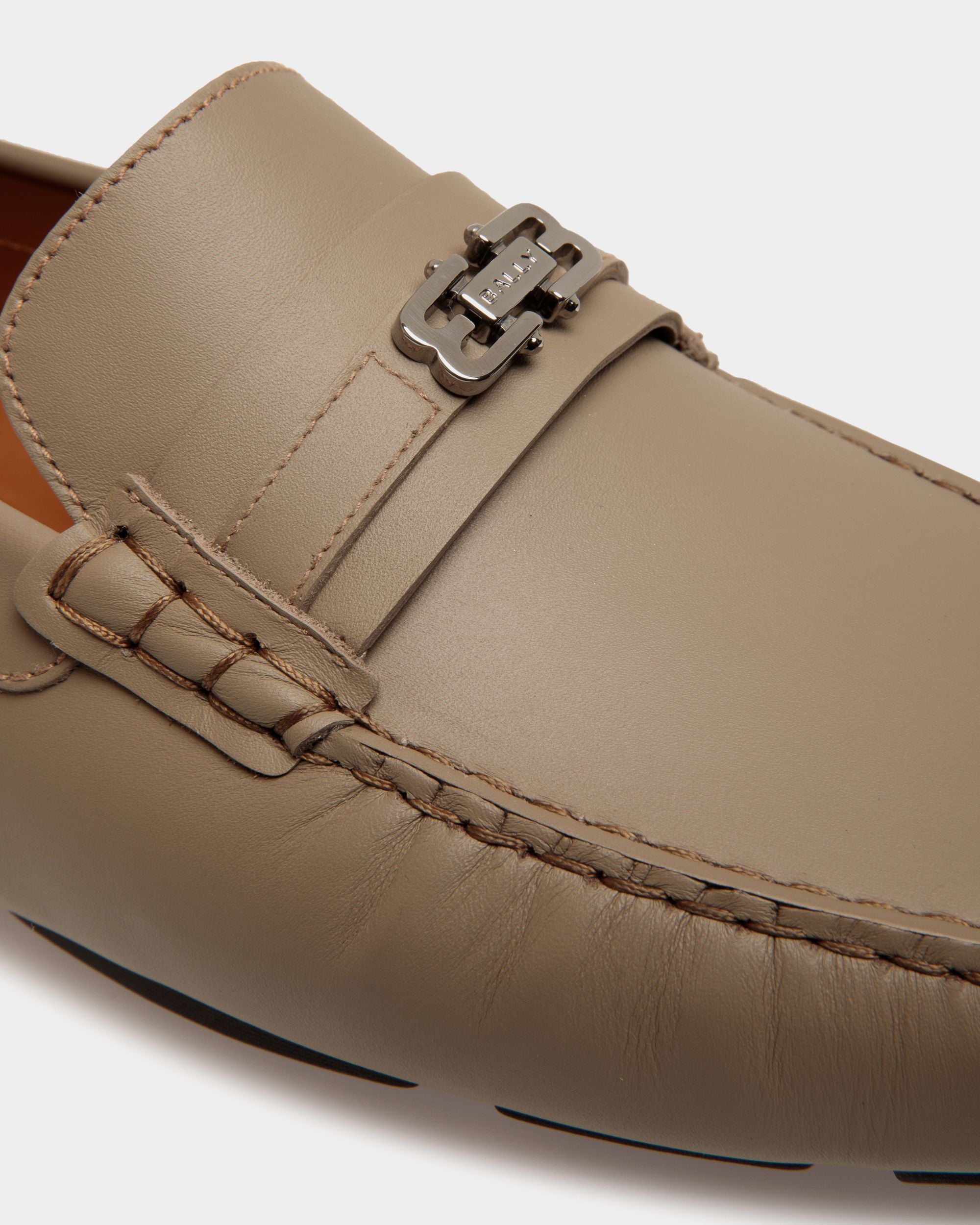 Pilot Driver in Taupe Leather - Men's - Bally - 05