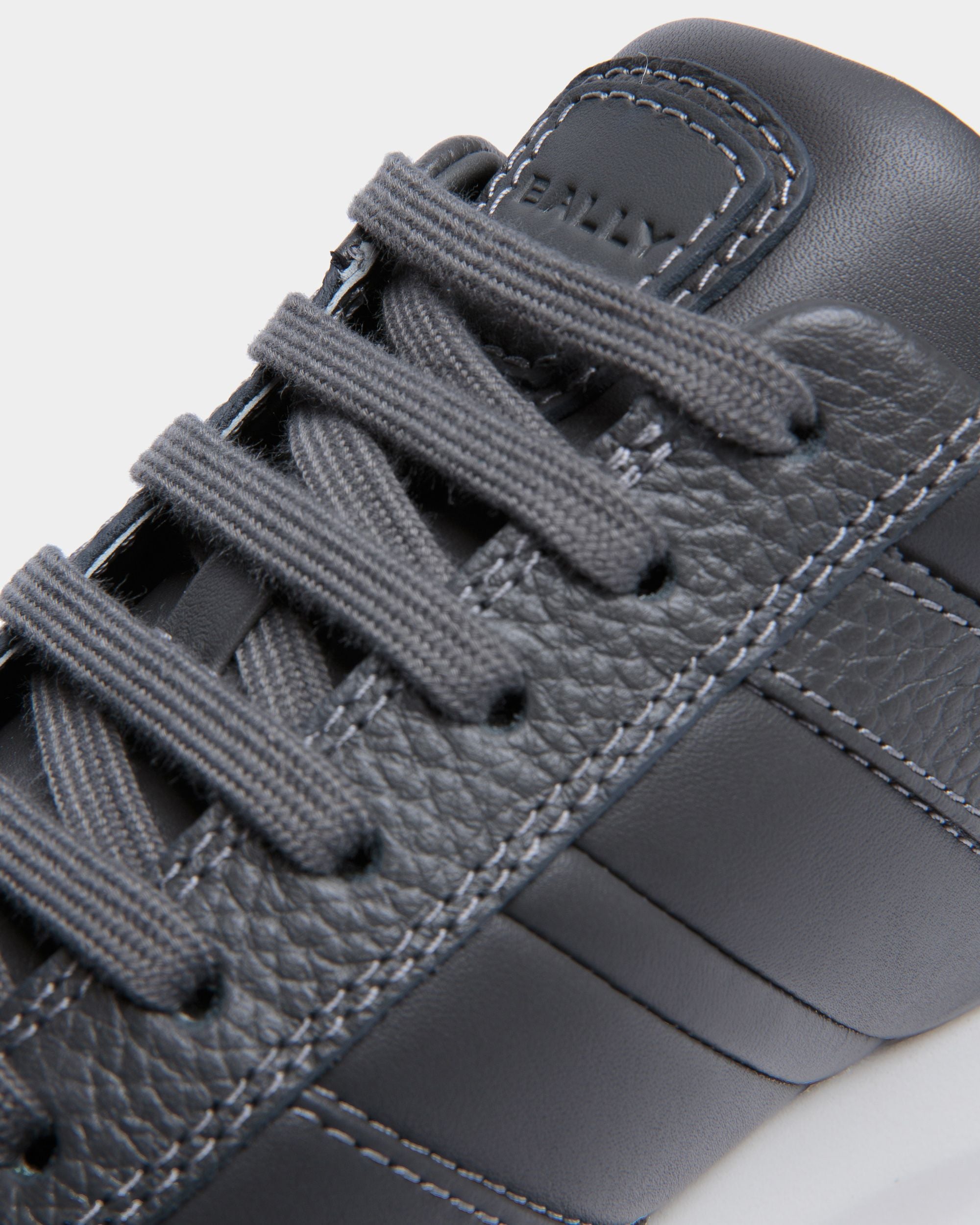 Outline Sneaker In Grey Grained Leather - Men's - Bally - 05