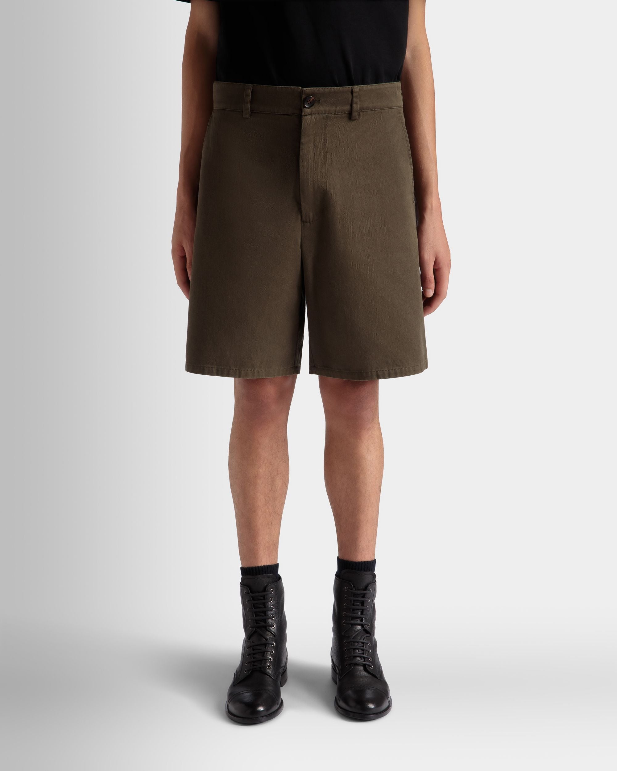 Adrien Brody Travel Collection Shorts In Military Green Cotton - Men's - Bally - 03