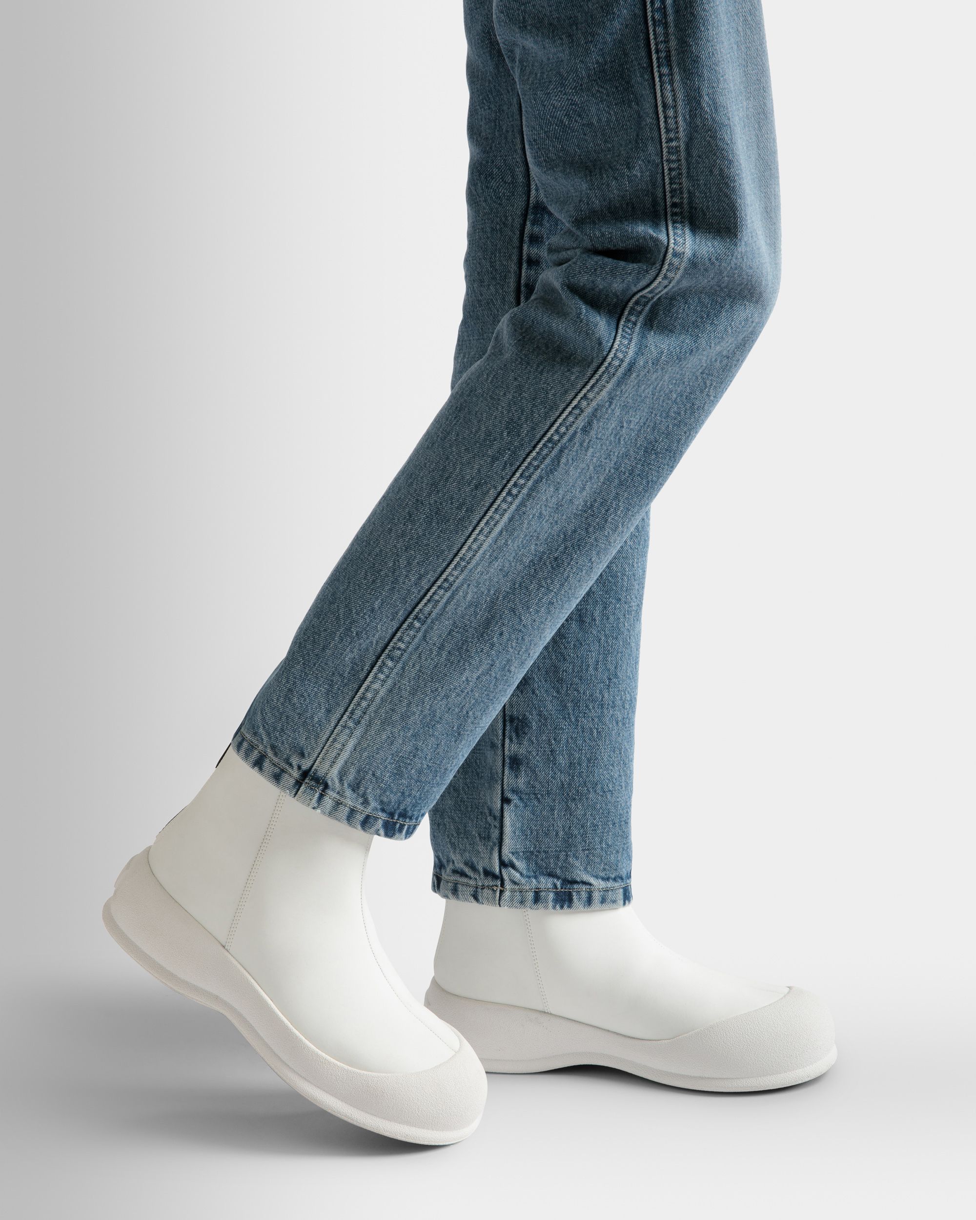 Frei Boots In White Rubber-coated Leather - Women's - Bally - 02