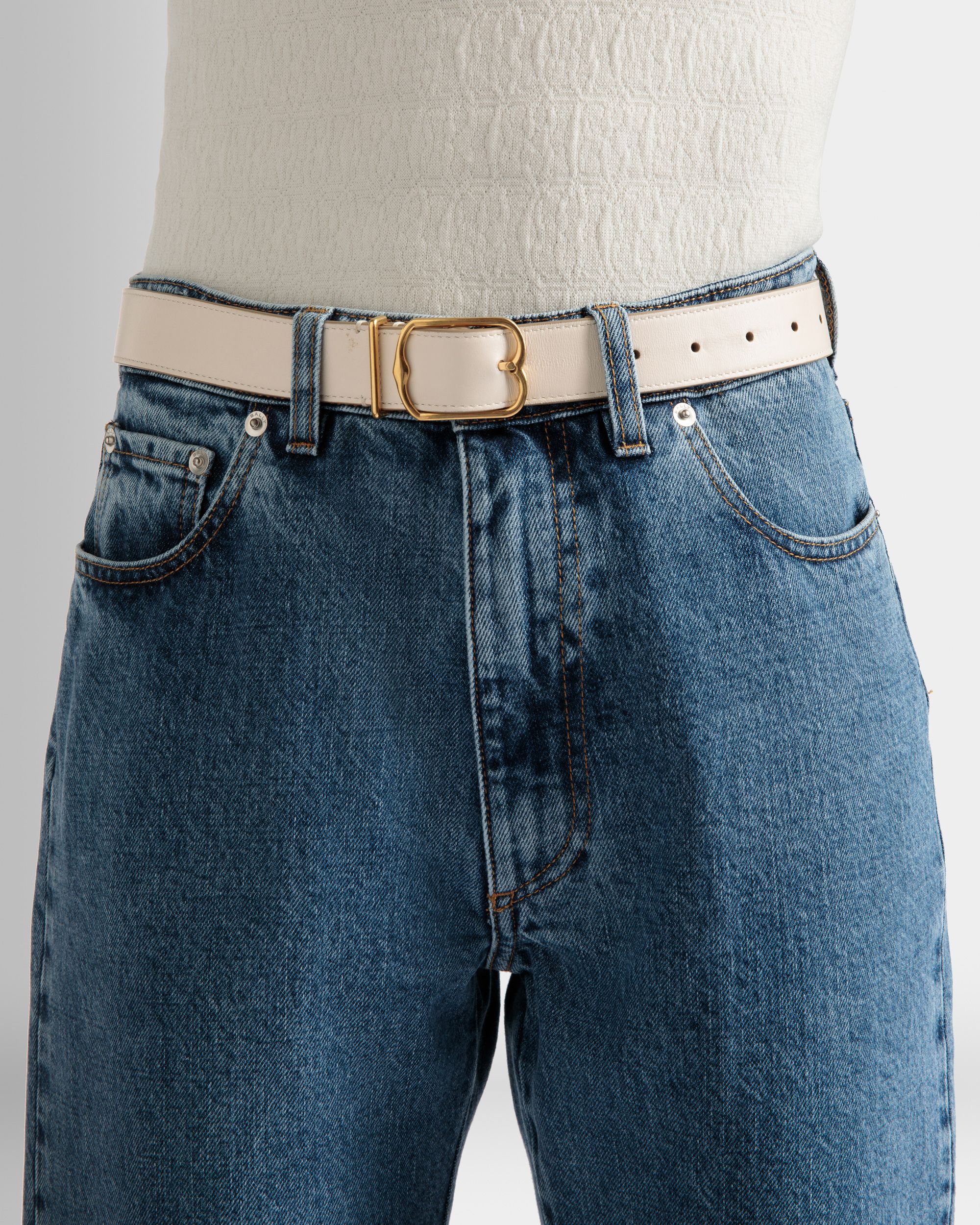 Emblem Belt In Bone Leather - Women's - Bally - 03