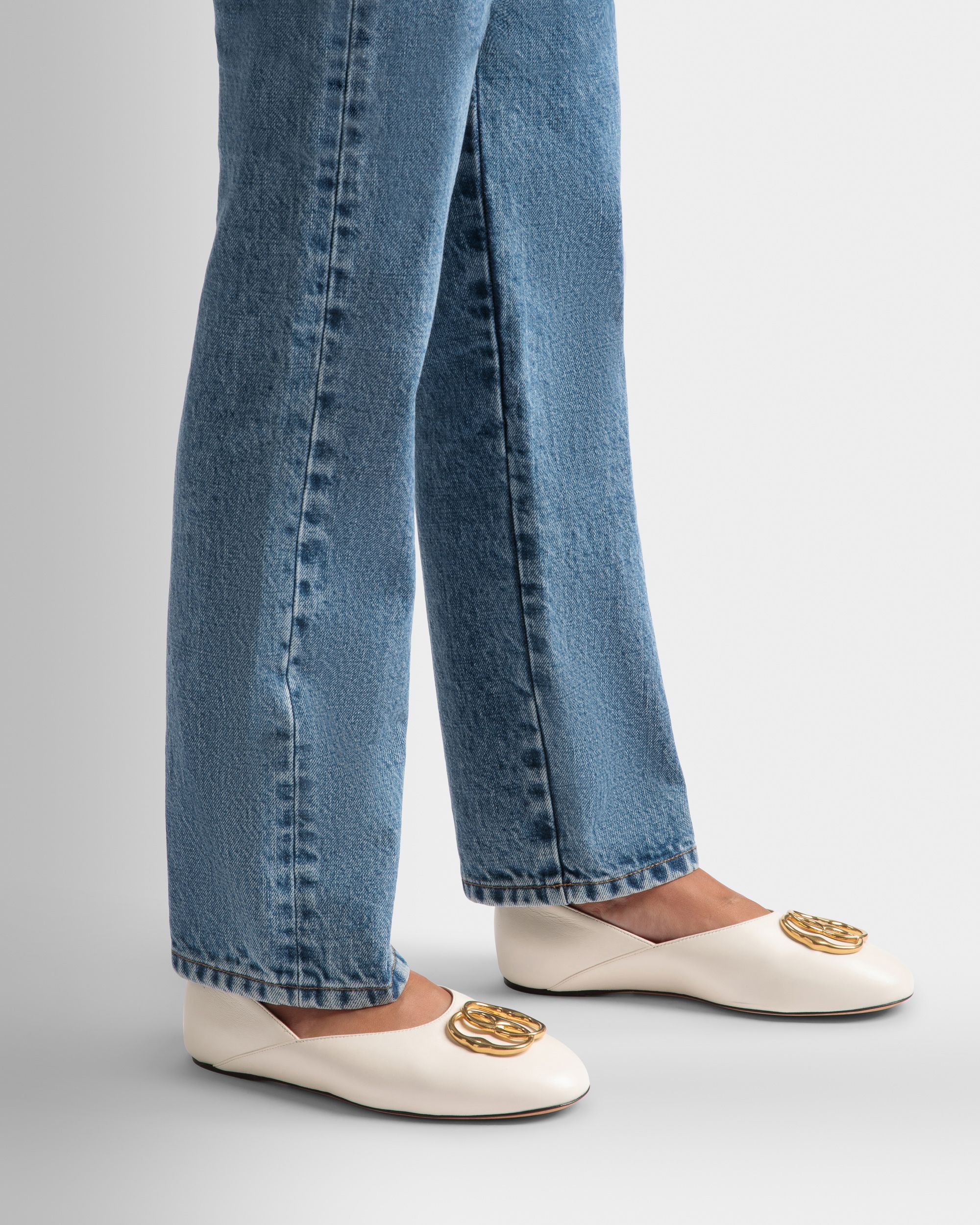 Emblem Slippers In Bone Leather - Women's - Bally - 02