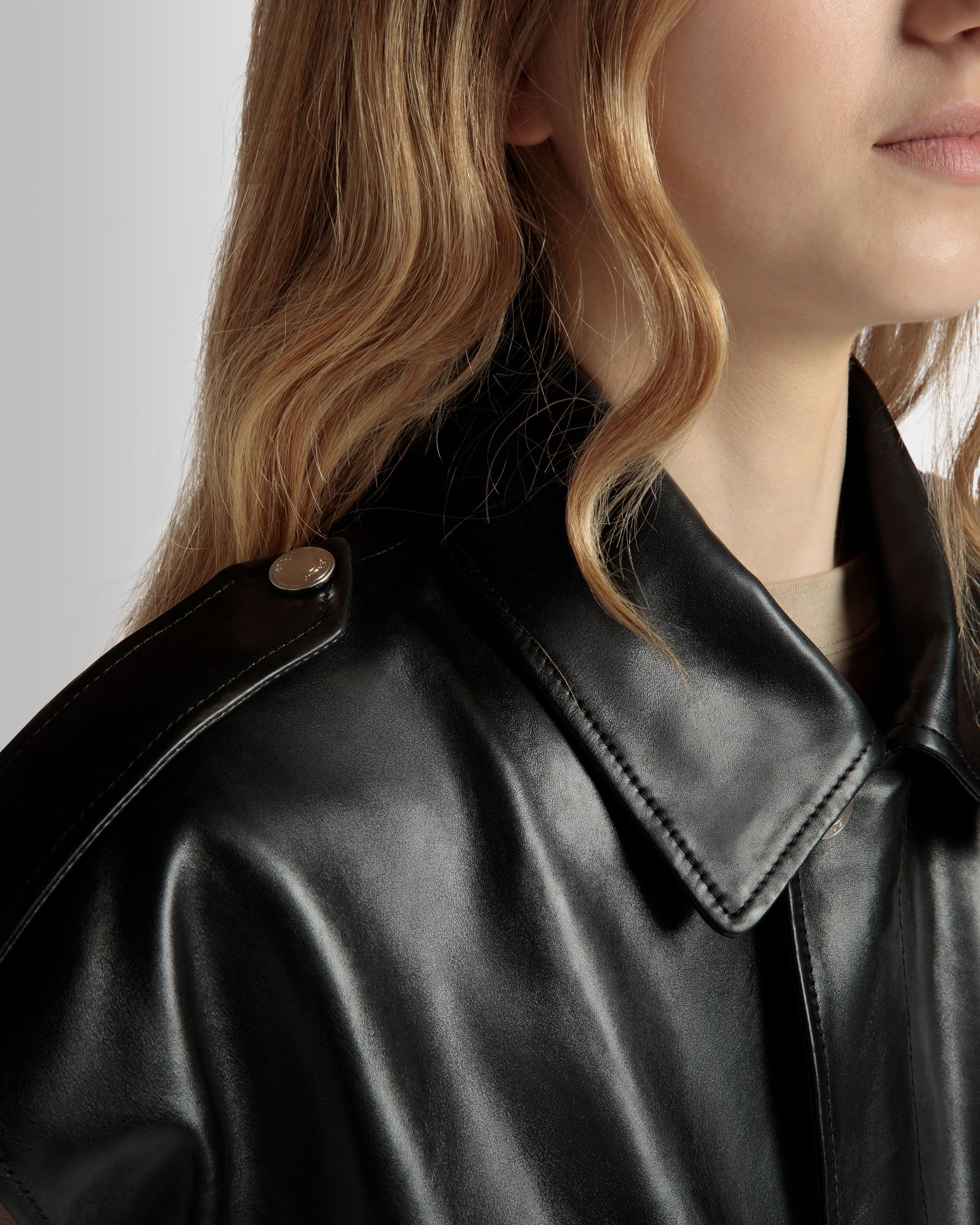 Vest in Black Leather - Women's - Bally - 04