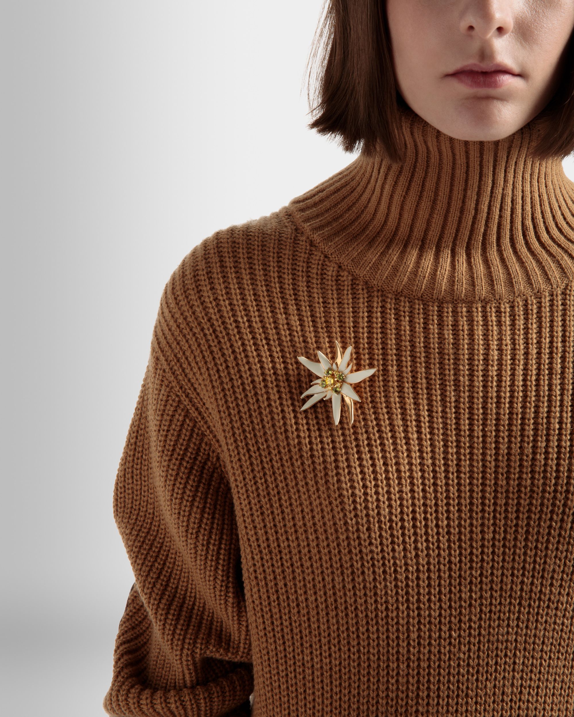 Edelweiss Brooch In Hammered Gold - Women's - Bally - 02