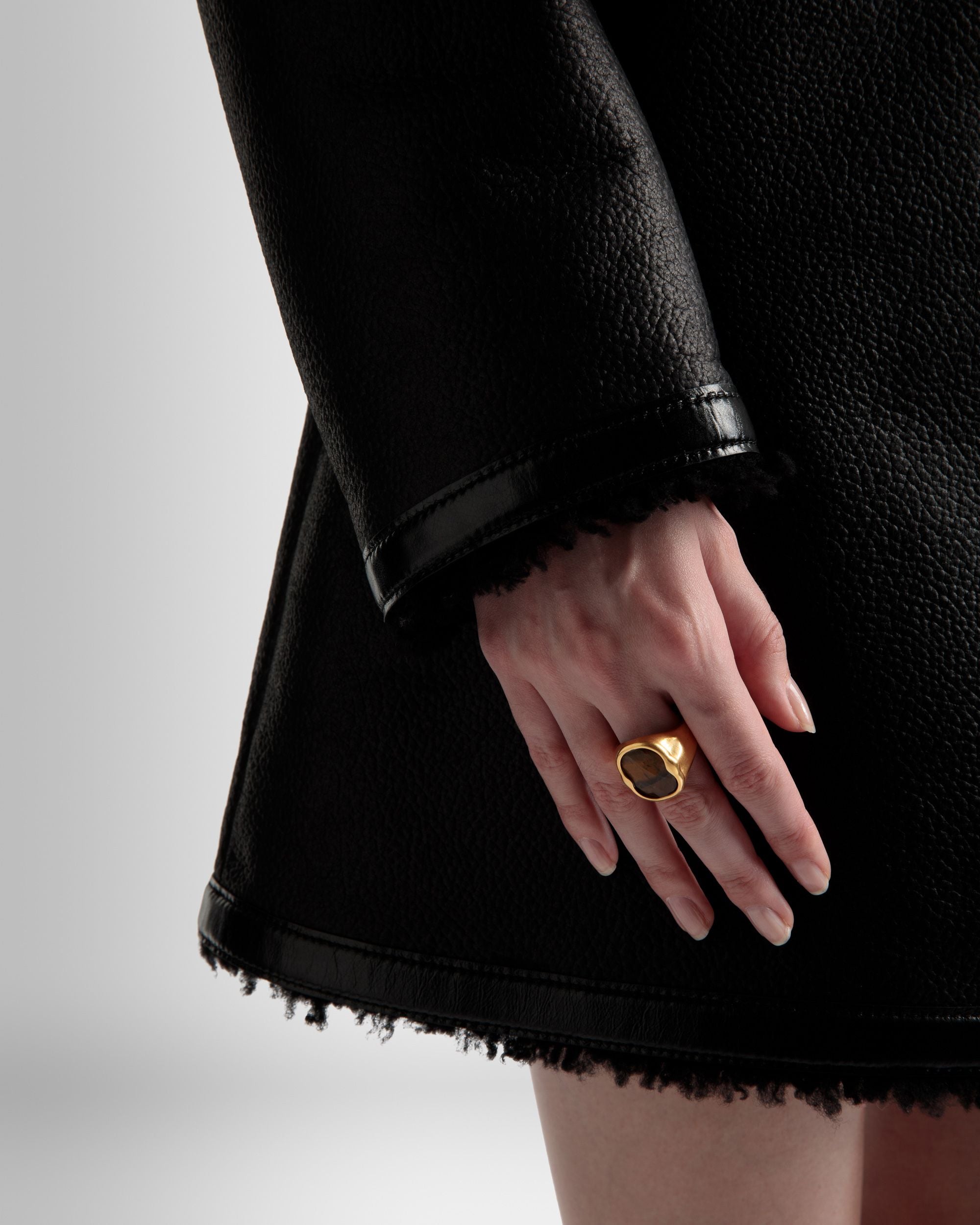 Frame Ring In Hammered Gold - Women's - Bally - 02