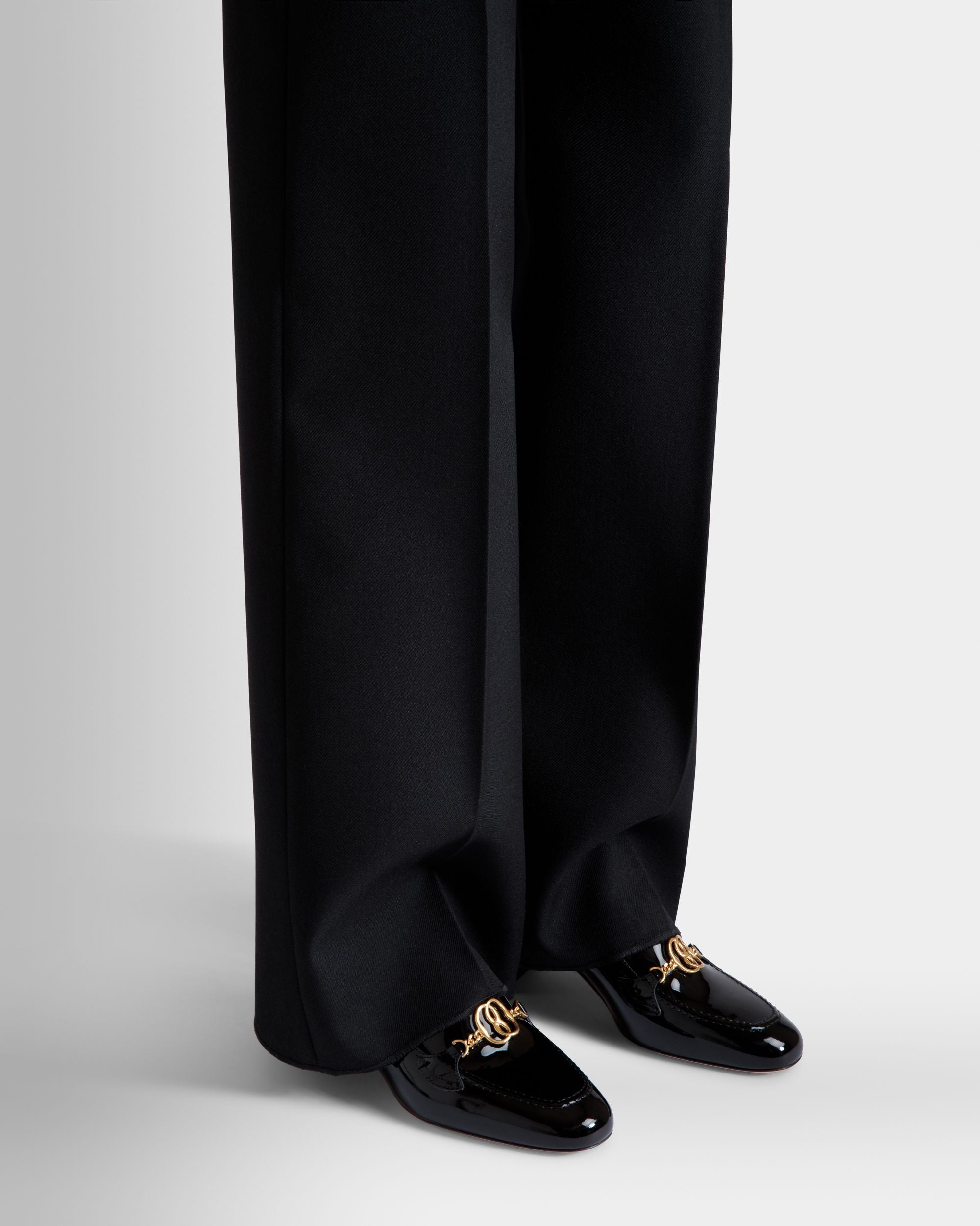 Daily Emblem Pump in Black Patent Leather - Women's - Bally - 02